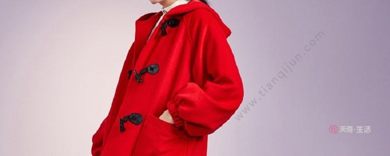 牛角扣大衣适合年龄 牛角扣大衣适合人群(图1) 牛角扣大衣适合年龄