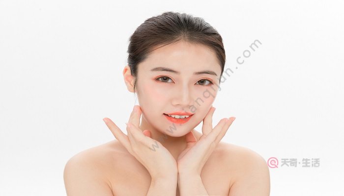 如何自制美白祛痘爽肤水 自制美白爽肤水配方(图2) 如何自制美白祛痘爽肤水